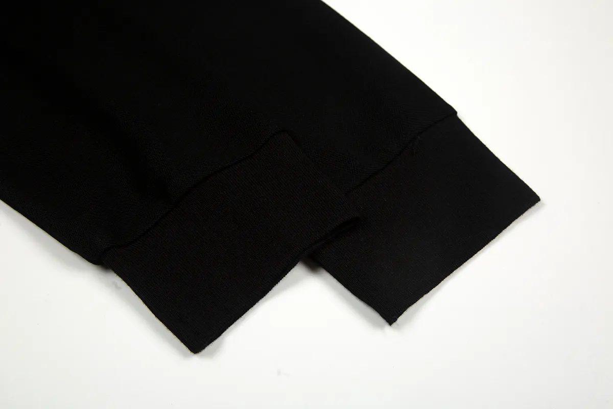 P200 White background picture [Evergreen all year round] Style number: 25101# (on sale all year round) Color: black white label/black red label/navy blue white label/navy blue red label/white/pink/grey Size: S to Pearlescent buttons on white background ✅ - The placket chiffon film is professionally processed ✅ -Ralph Lauren's classic Malaysian logo Polo｜Unlock the British retro sports style. Use 220g heavy double-sided piqué cotton to create a tall silhouette. The iconic Malaysian embroidery logo interprets American origin. The solid color system can easily control formal and casual scenes.